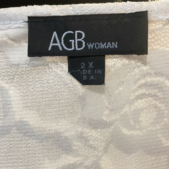 *AGB Woman White & Black Lacey Short Sleeved Top - Picture 5 of 5